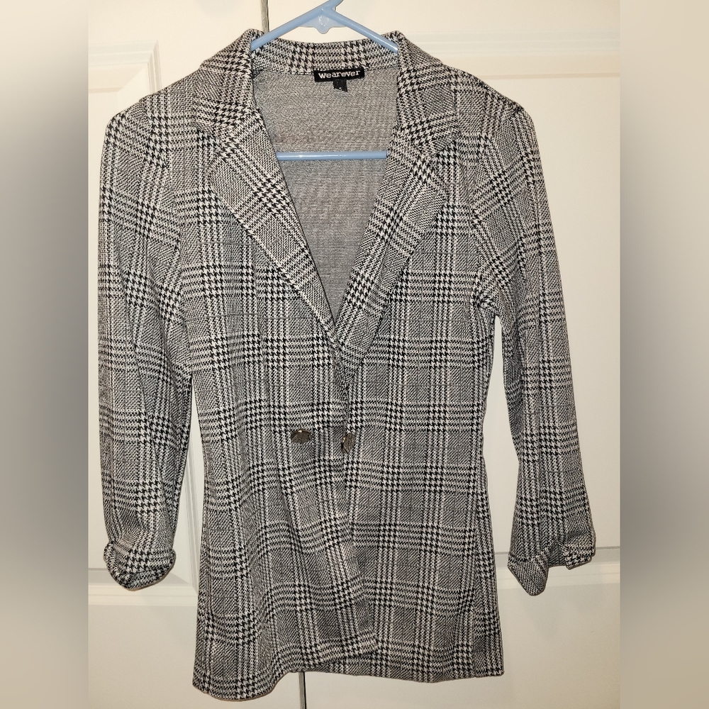Black & white mid sleeve blazer